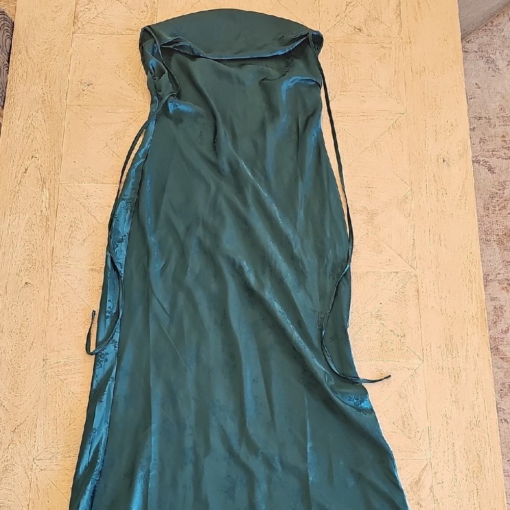 MAJORELLE Green Backless Dress